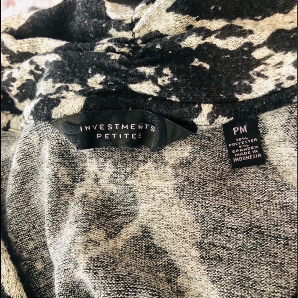 Black & Gray Python Pattern Sweater - Picture 5 of 6